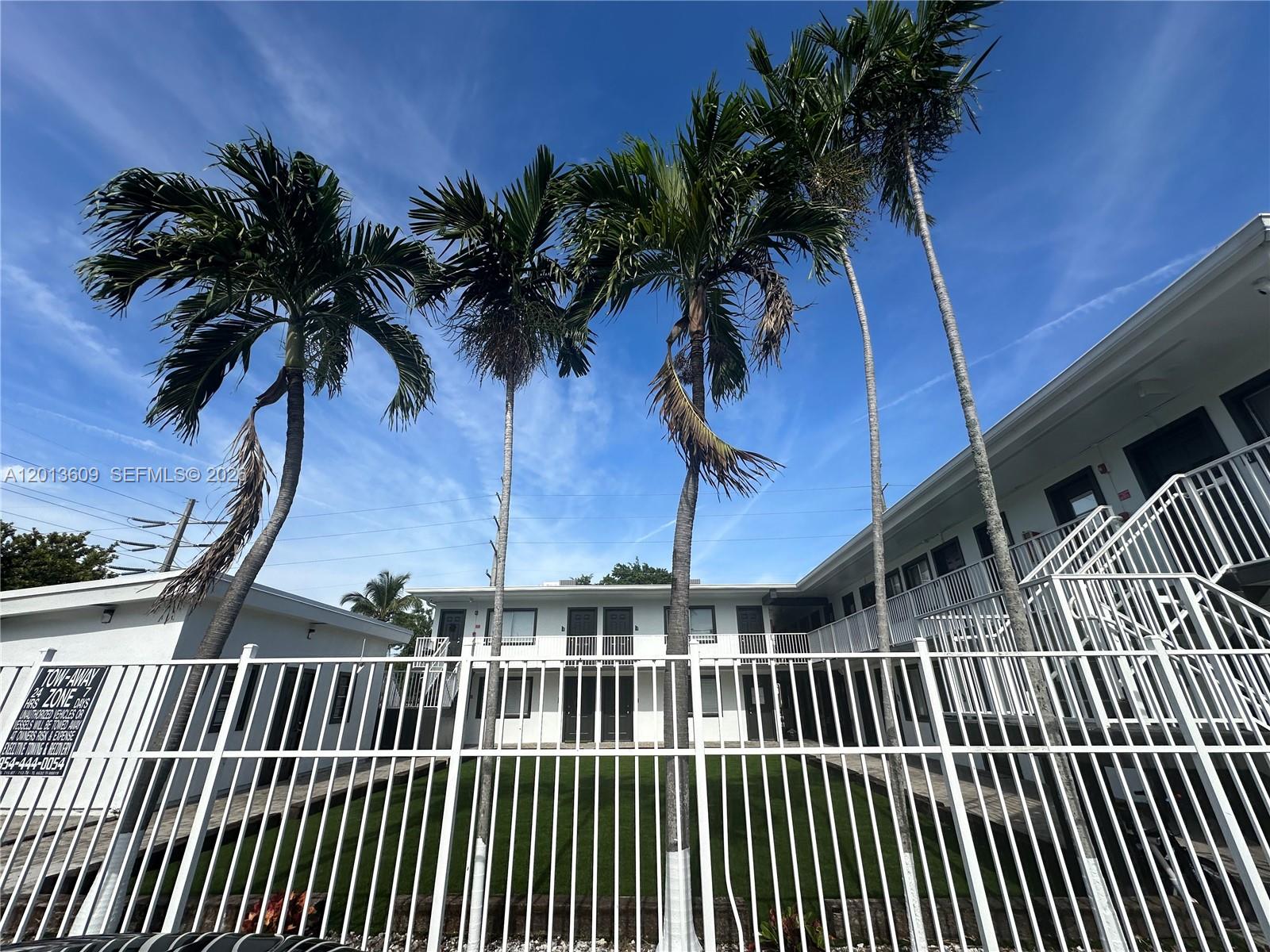 HOLLYWOOD PARK - Residential Lease