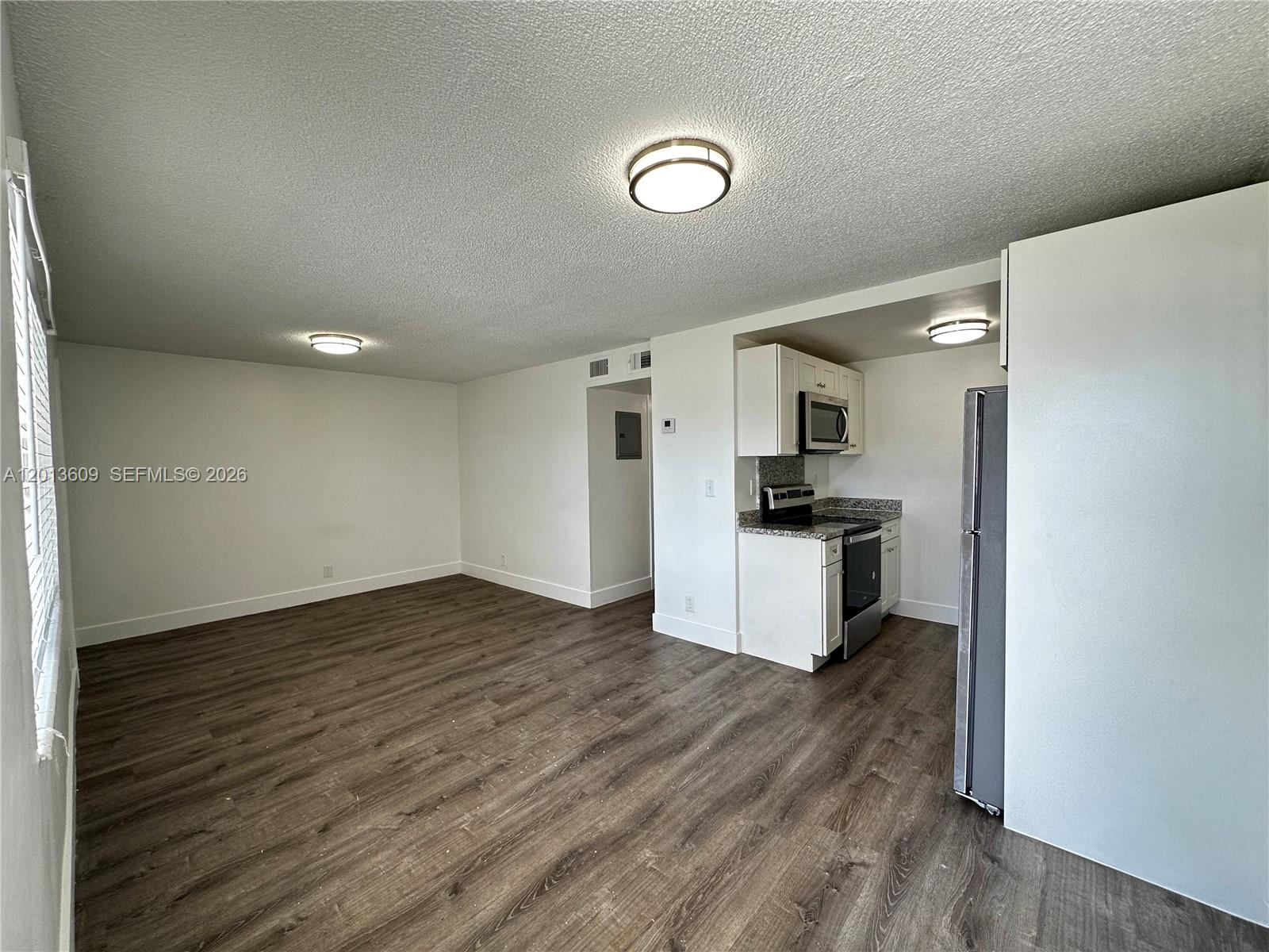 HOLLYWOOD PARK - Residential Lease