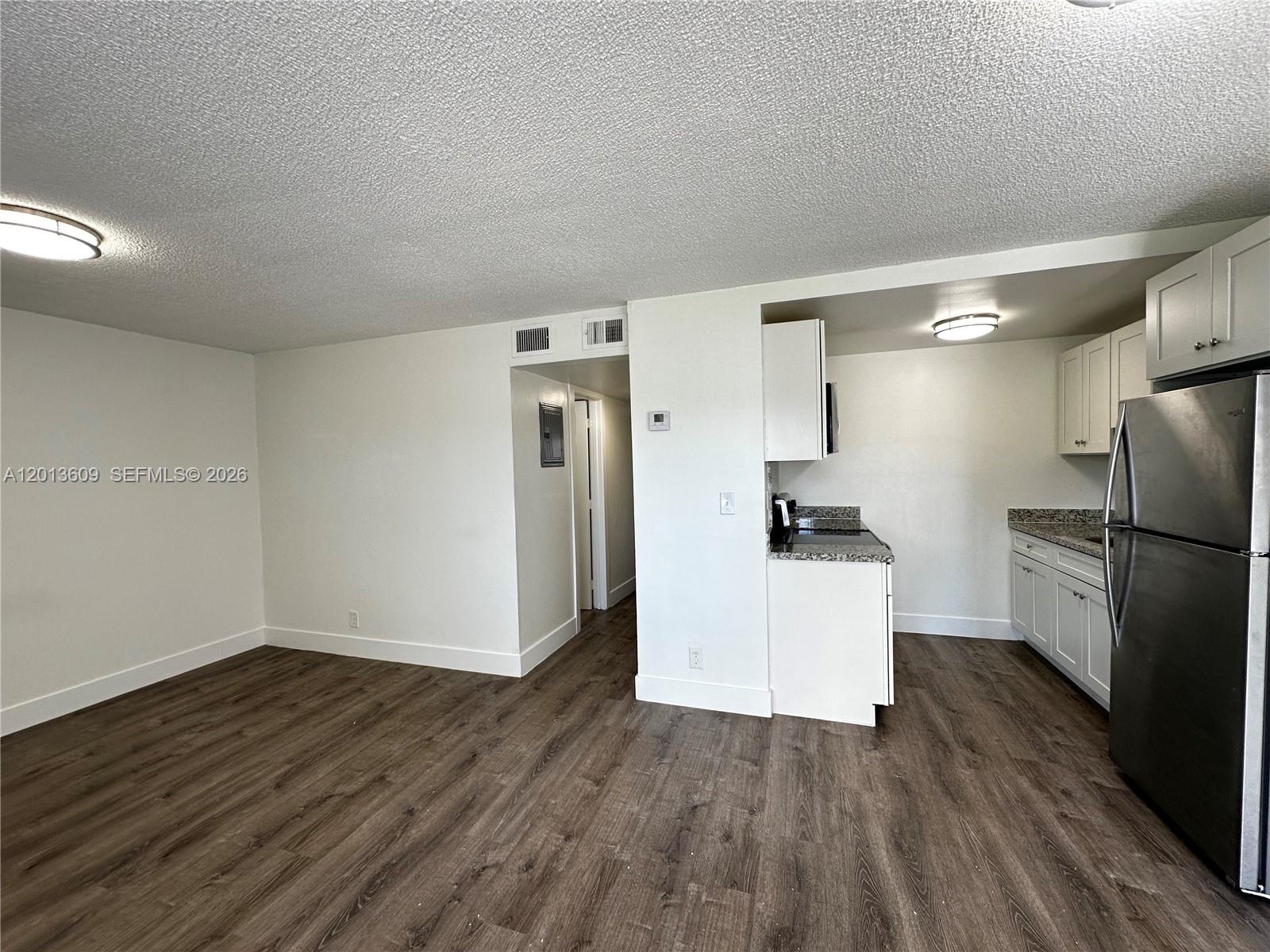 HOLLYWOOD PARK - Residential Lease