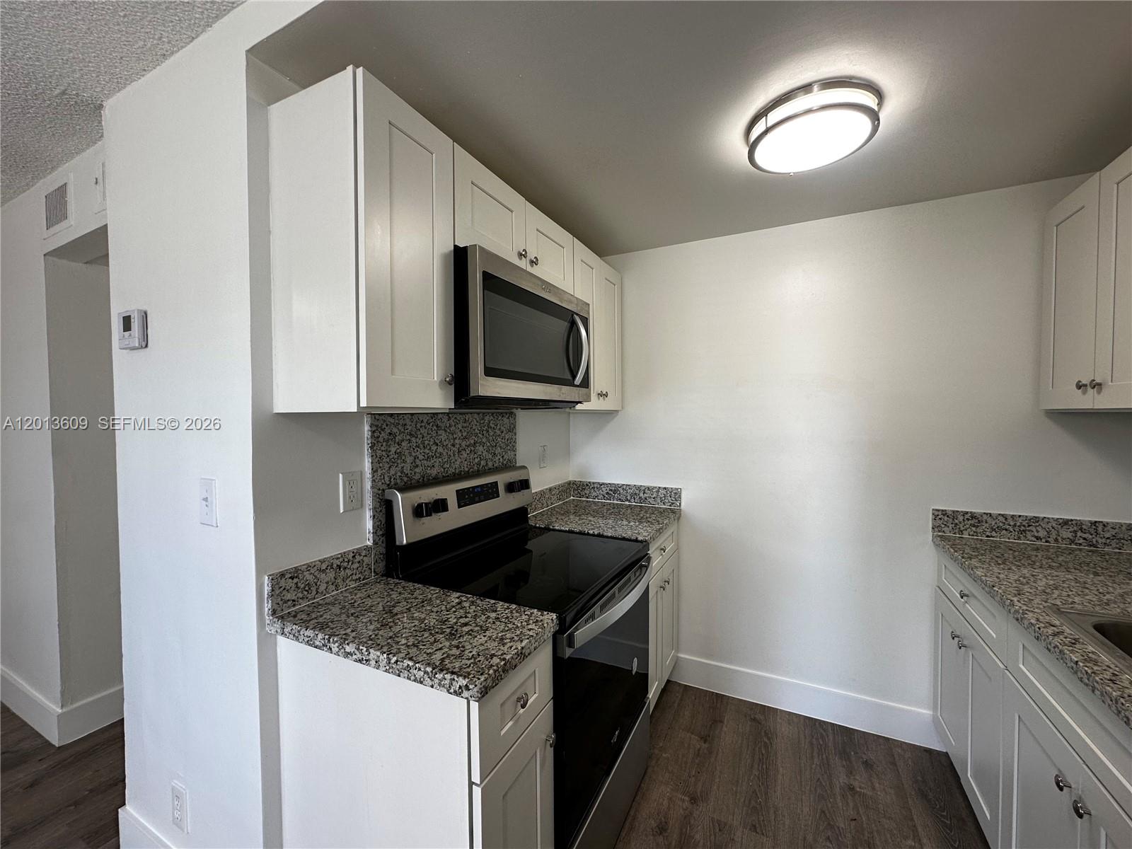 HOLLYWOOD PARK - Residential Lease