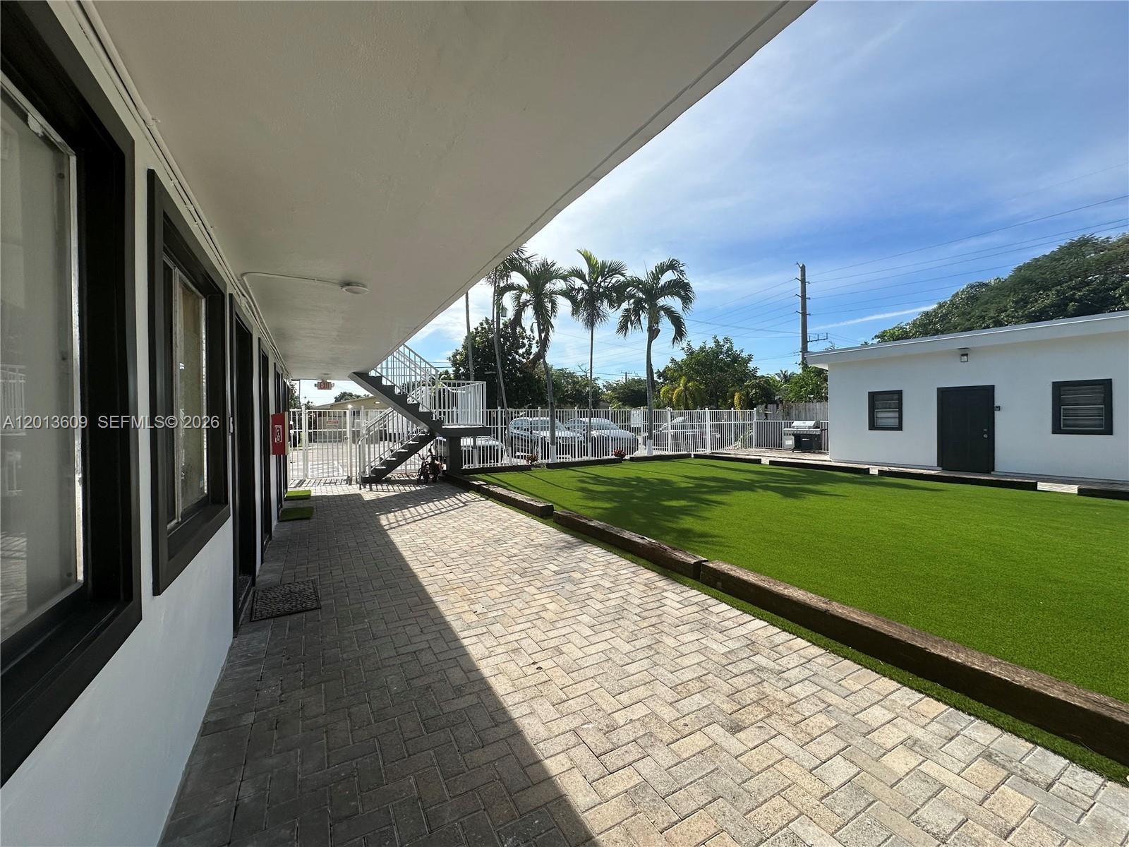 HOLLYWOOD PARK - Residential Lease