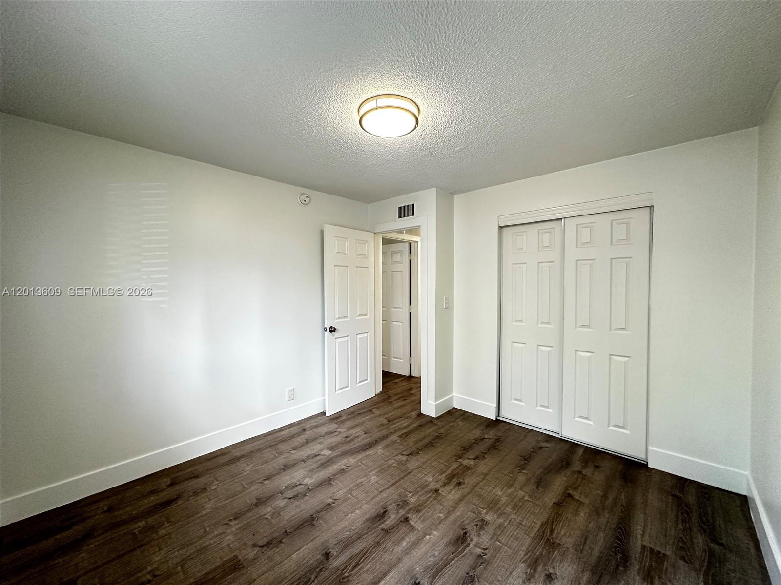 HOLLYWOOD PARK - Residential Lease