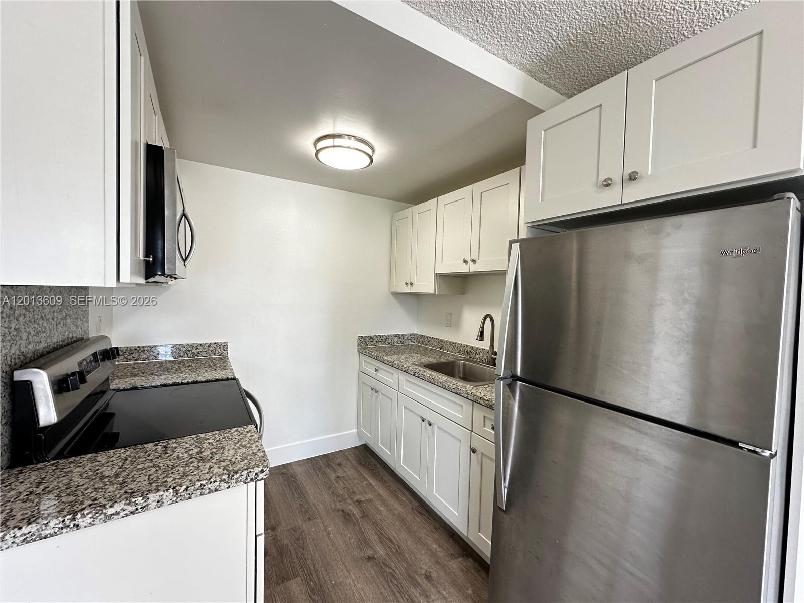 HOLLYWOOD PARK - Residential Lease