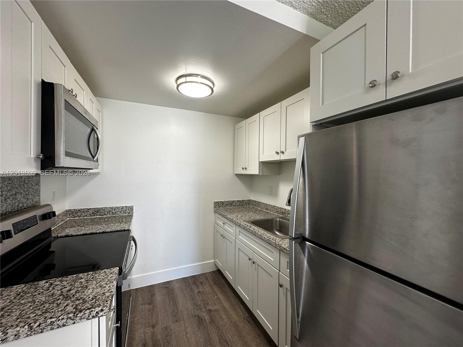 HOLLYWOOD PARK - Residential Lease
