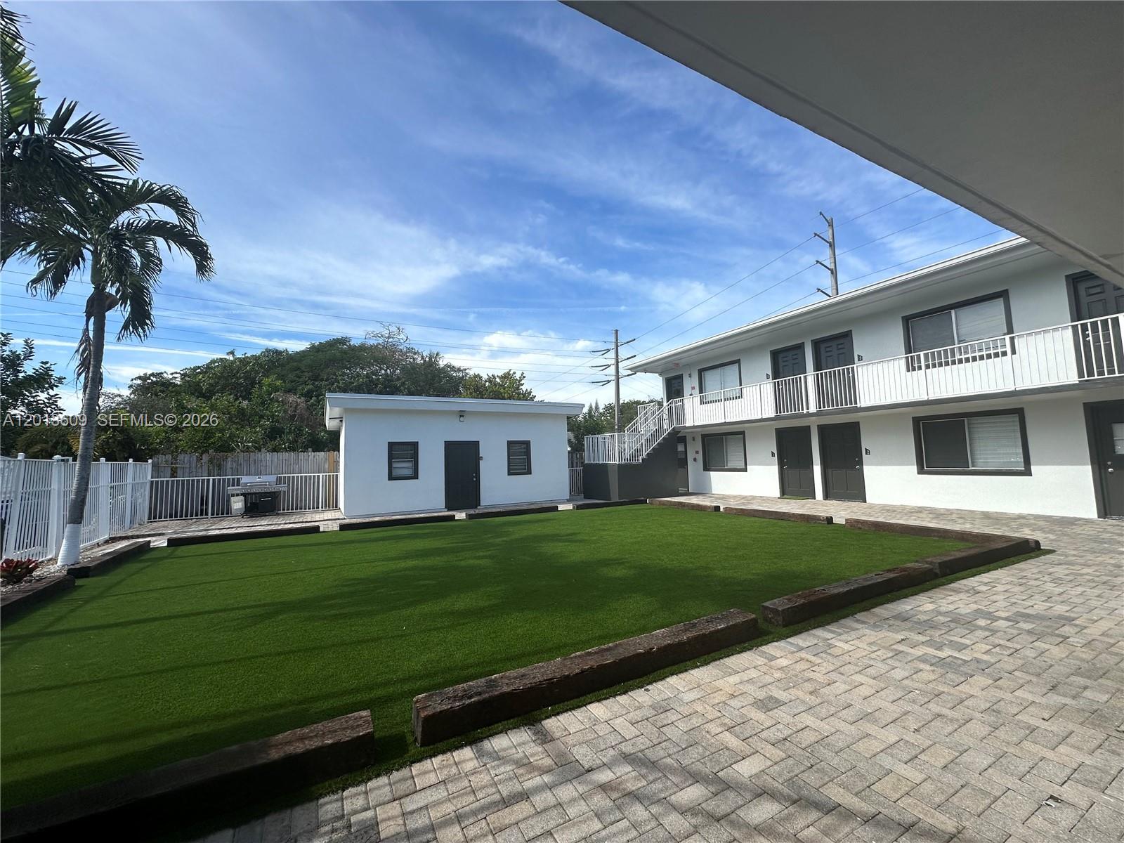 HOLLYWOOD PARK - Residential Lease