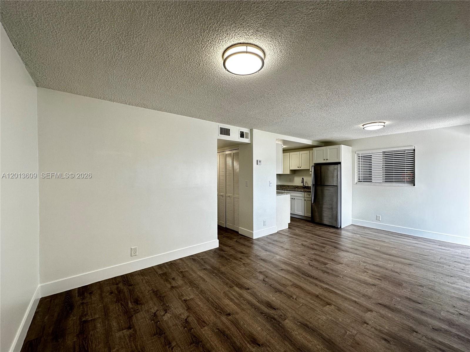 HOLLYWOOD PARK - Residential Lease