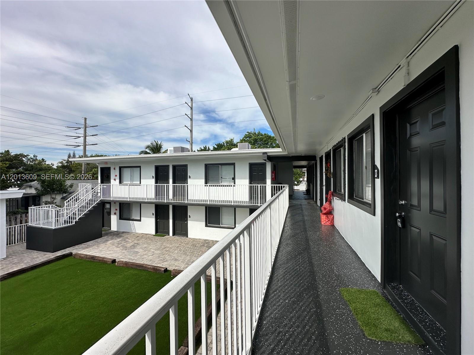 HOLLYWOOD PARK - Residential Lease