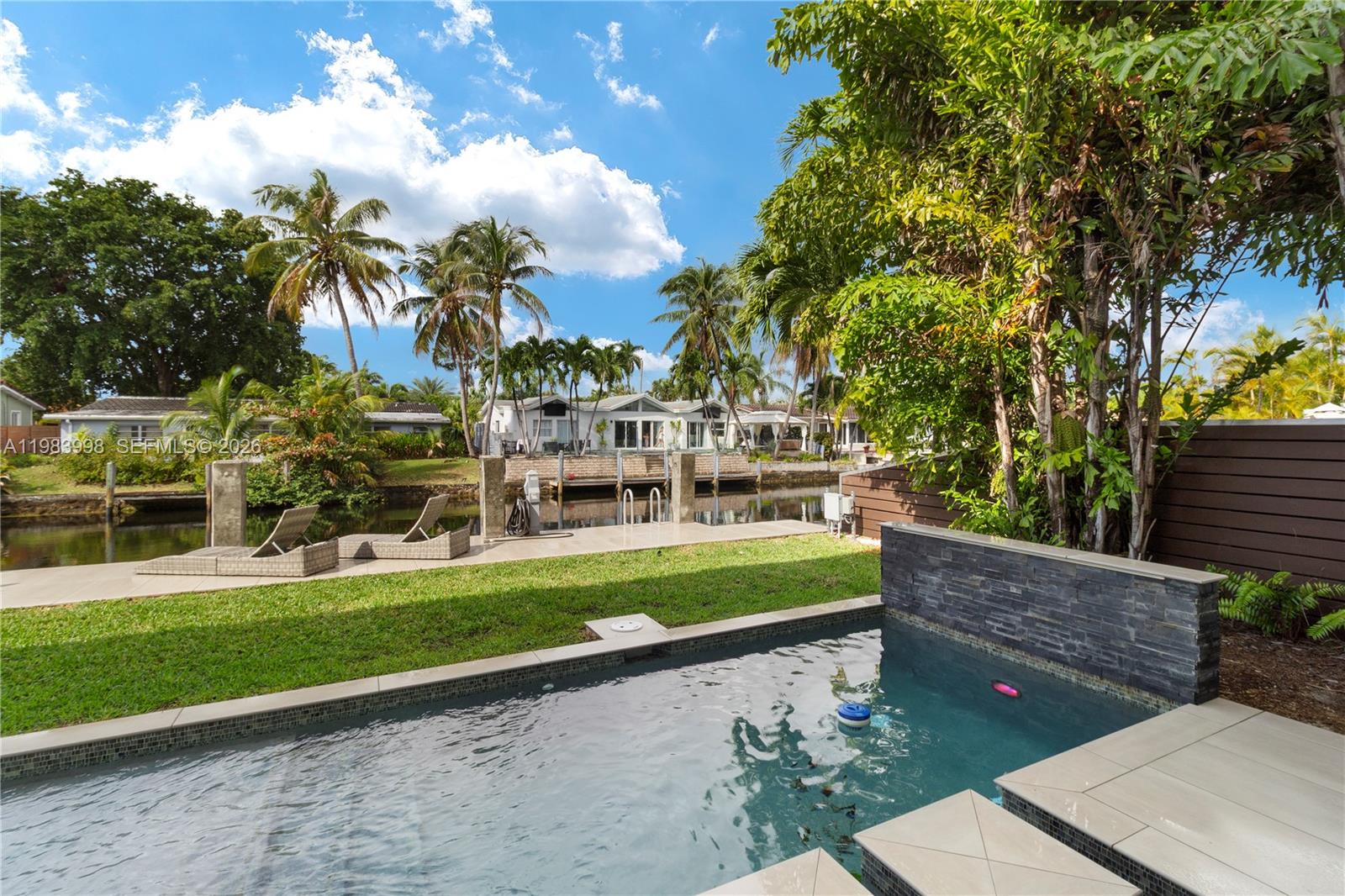 MIDDLE RIVER MANOR ADD - Residential