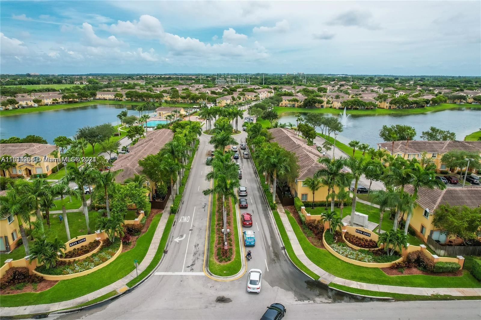 Freshly painted 3bedrooms 2.5 Bathrooms, town house for rent at the Keys cove community.