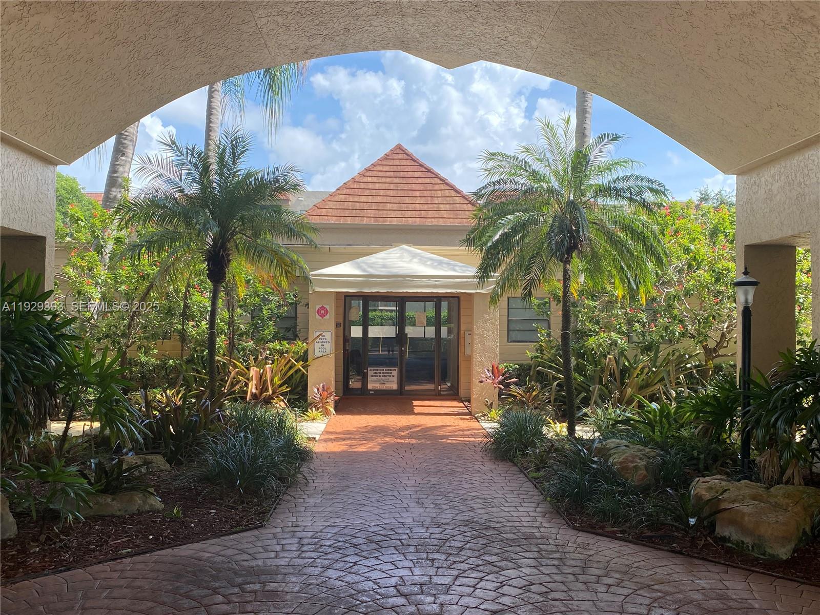 PLANTATION RACQUET CLUB C - Residential Lease