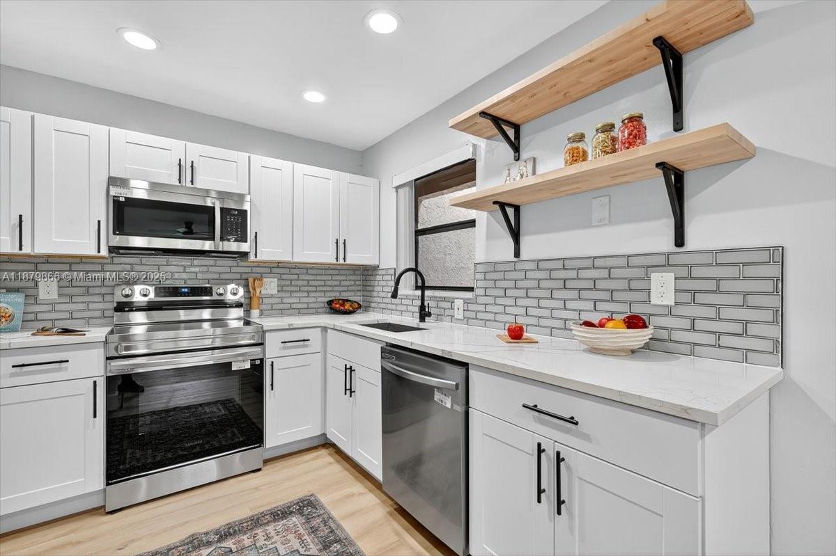 APPLEWOOD VILLAGE I-C CON - Residential