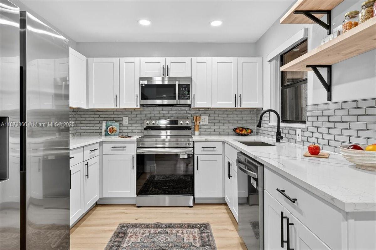 APPLEWOOD VILLAGE I-C CON - Residential