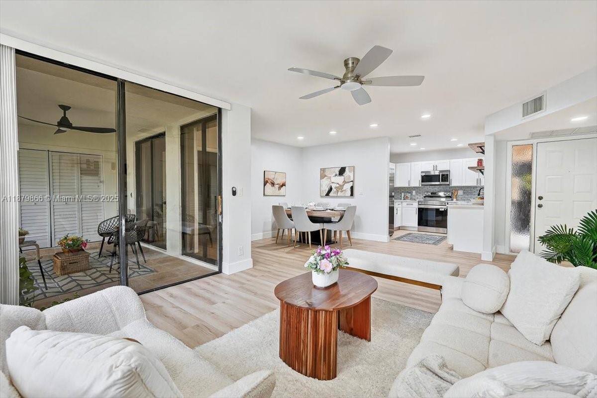 APPLEWOOD VILLAGE I-C CON - Residential