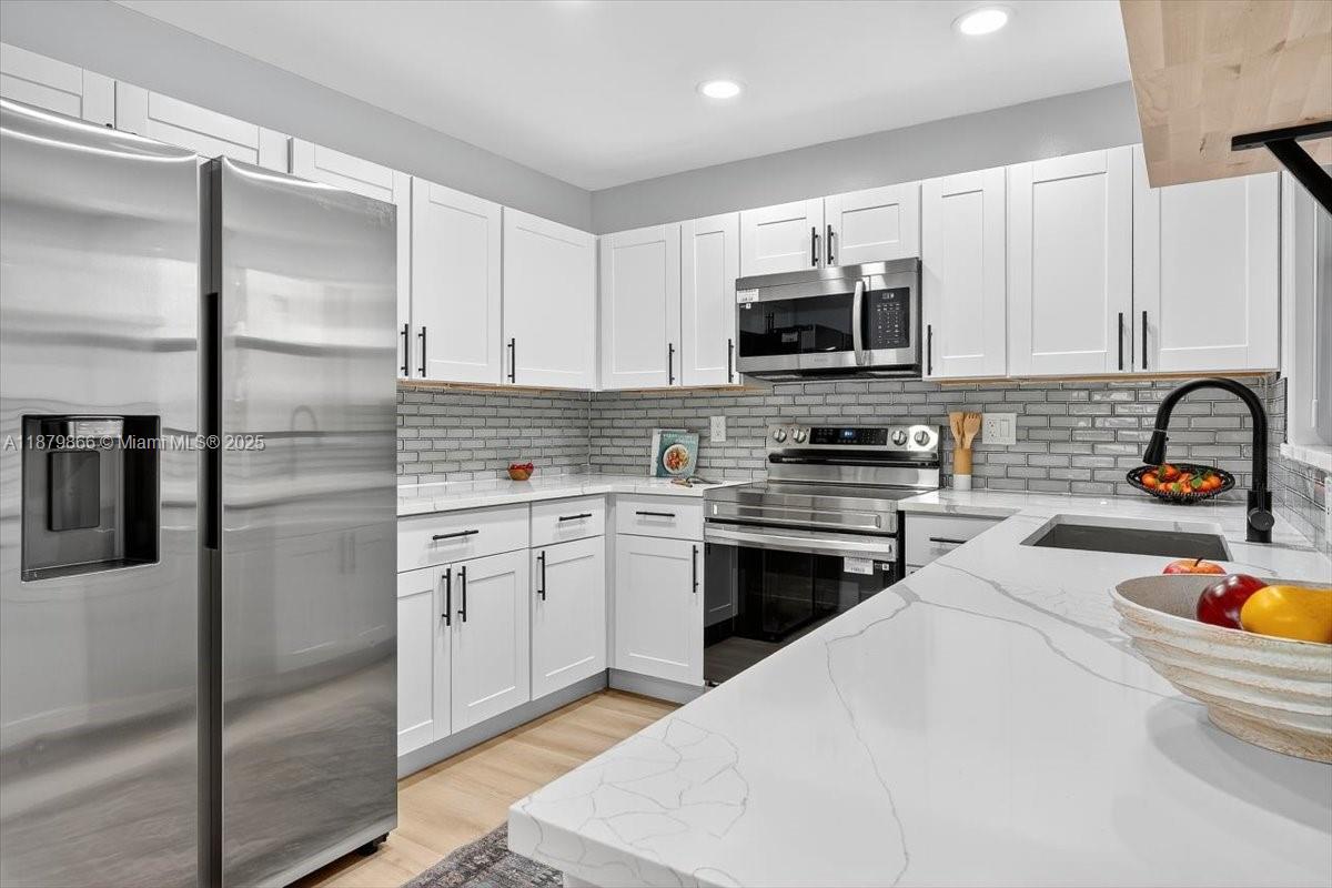 APPLEWOOD VILLAGE I-C CON - Residential