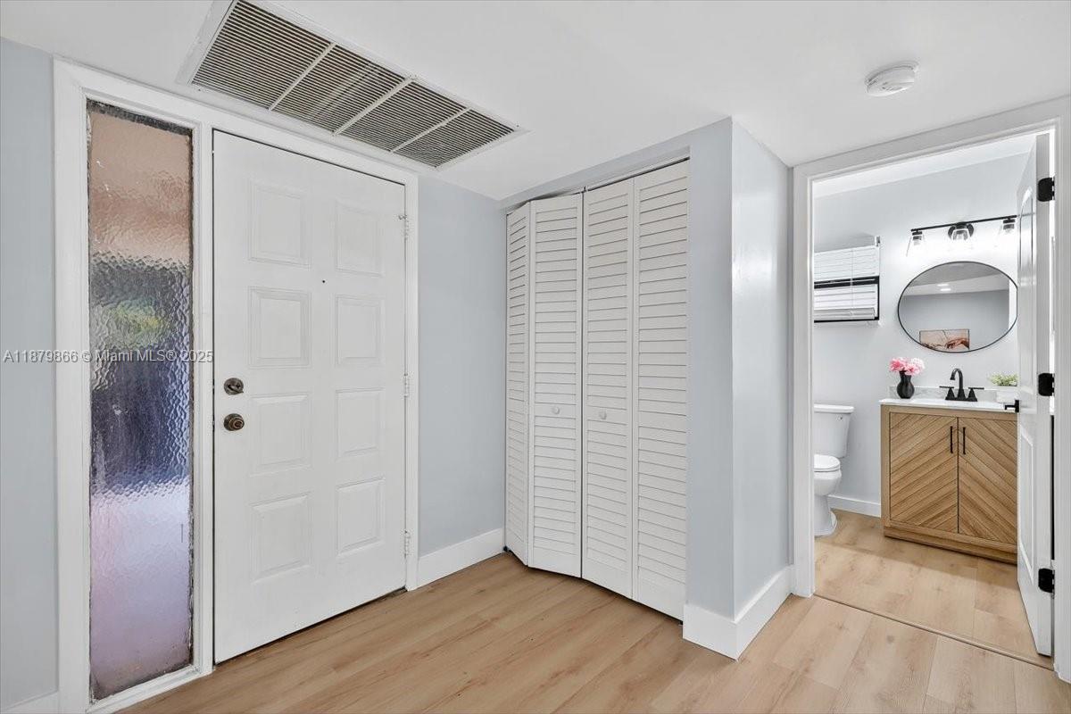 APPLEWOOD VILLAGE I-C CON - Residential