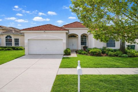 Photo of 690 SE 30th Dr, Homestead, FL 33033 (MLS # A12001076)