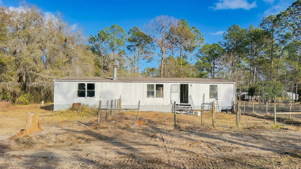 Photo of 124 Cypress Dr, Palatka, FL 32177 (MLS # A11973967)