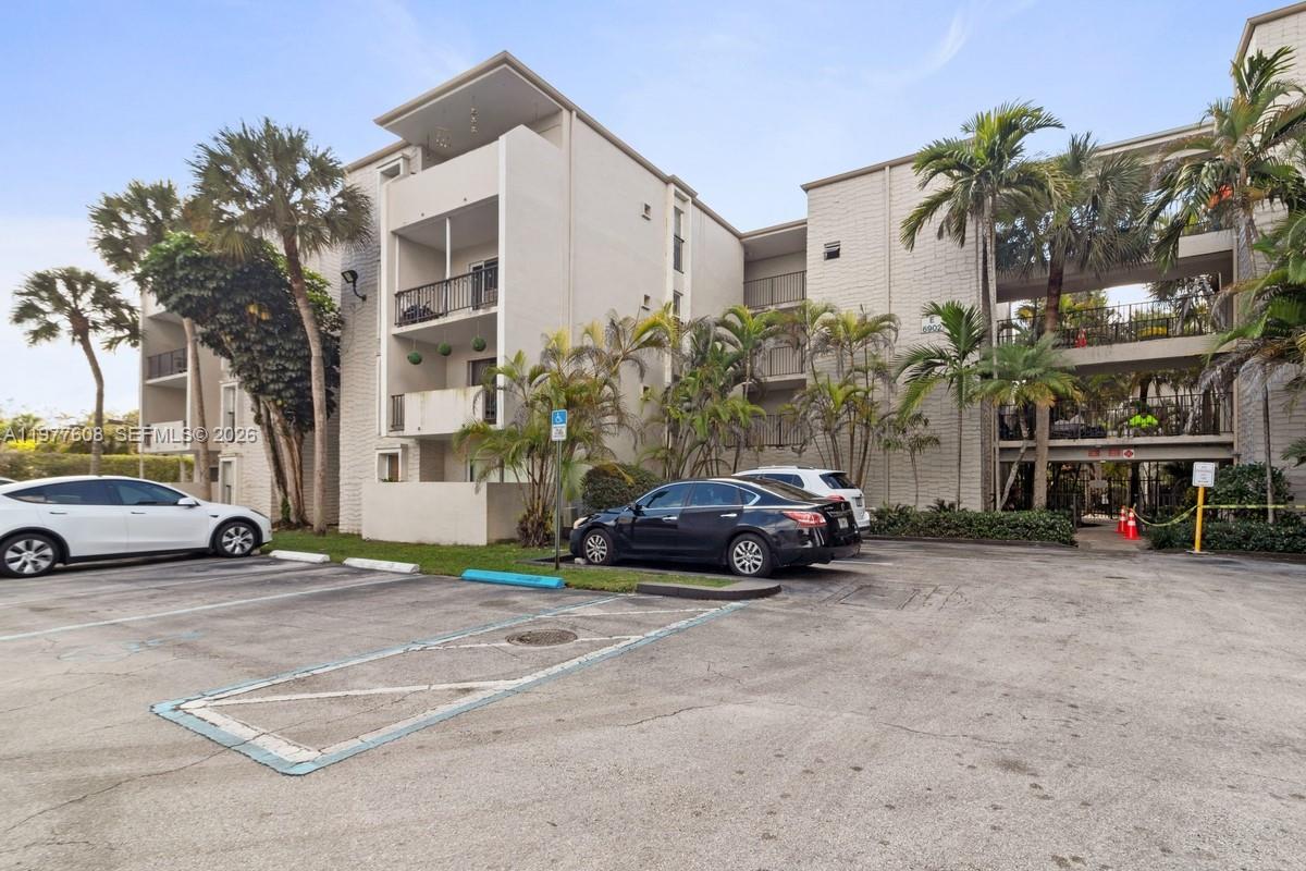 DADELAND GROVE CONDO - Residential