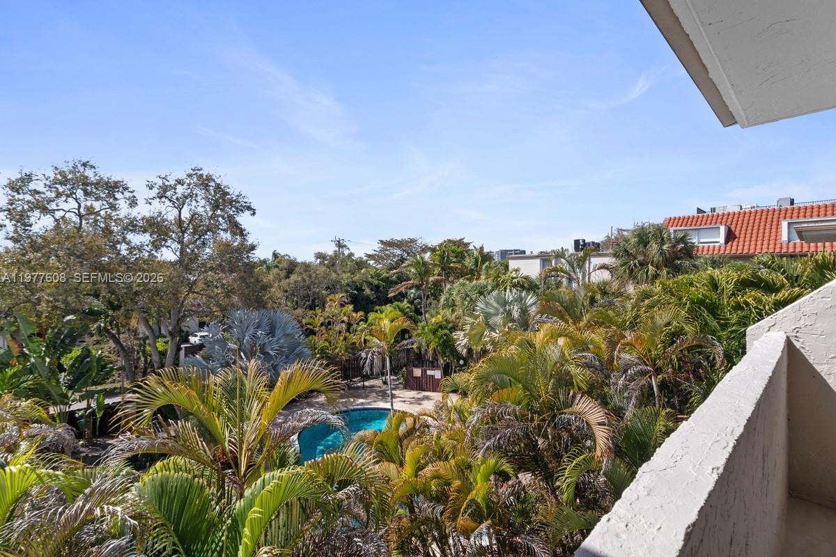 DADELAND GROVE CONDO - Residential