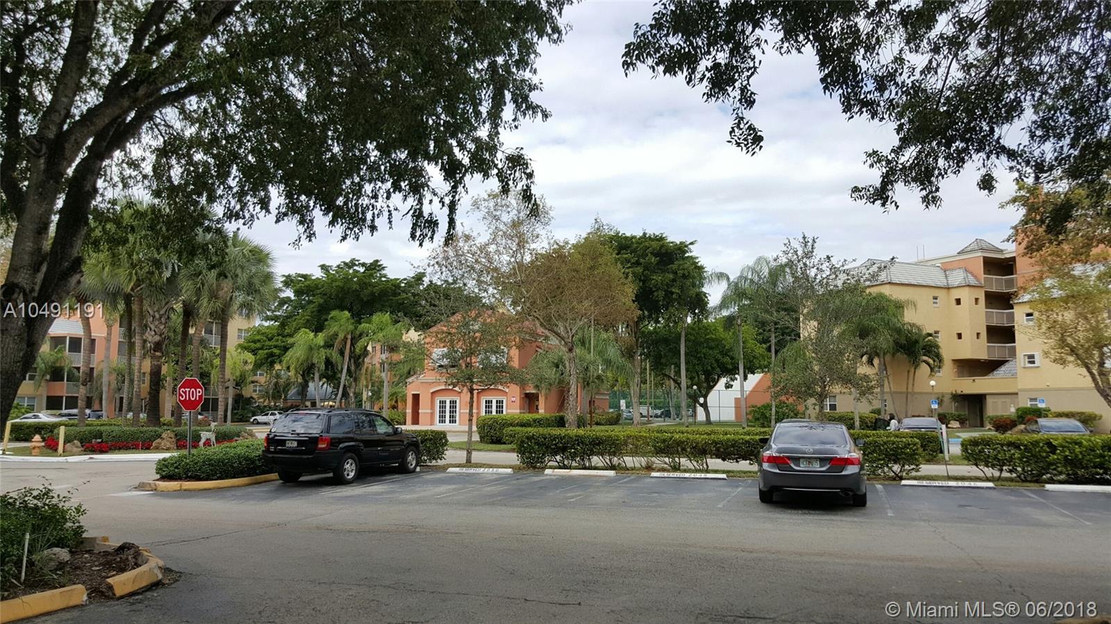 IMPECCABLE 1 BEDROOM, 1 BATHROOM IN THE DORAL AREA, BALCONY, WASHER AND DRYER INSIDE THE UNIT, TENNIS, RACQUETBALL, 4 JACUZZI, 4 POOLS, STORY FITNESS CENTER, ELEGANT CLUBHOUSE.