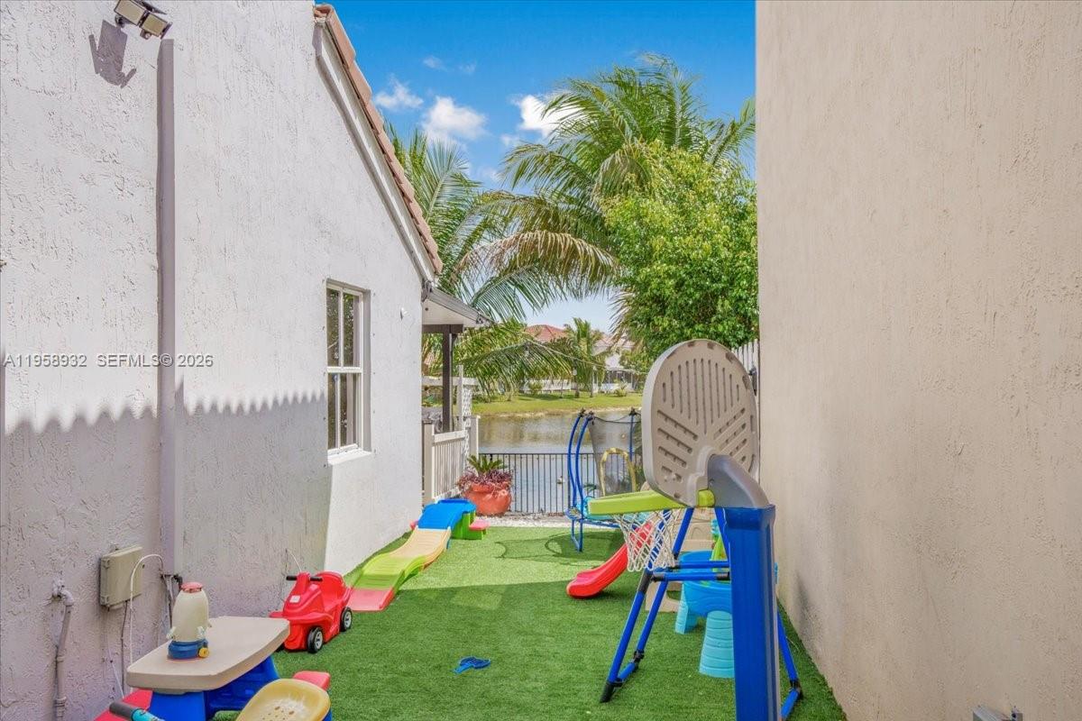 PALM ISLAND PLAT - Residential Lease