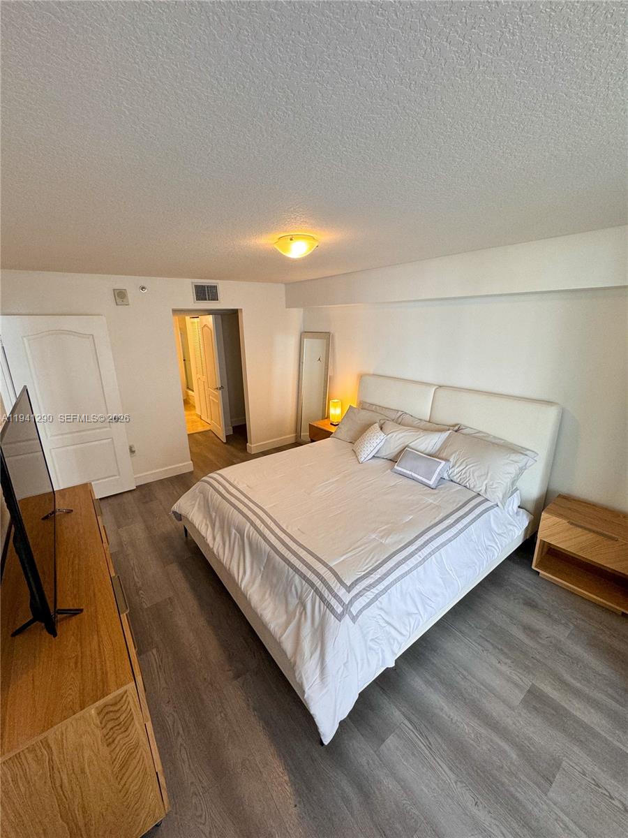 THE CLUB AT BRICKELL BAY - Residential Lease