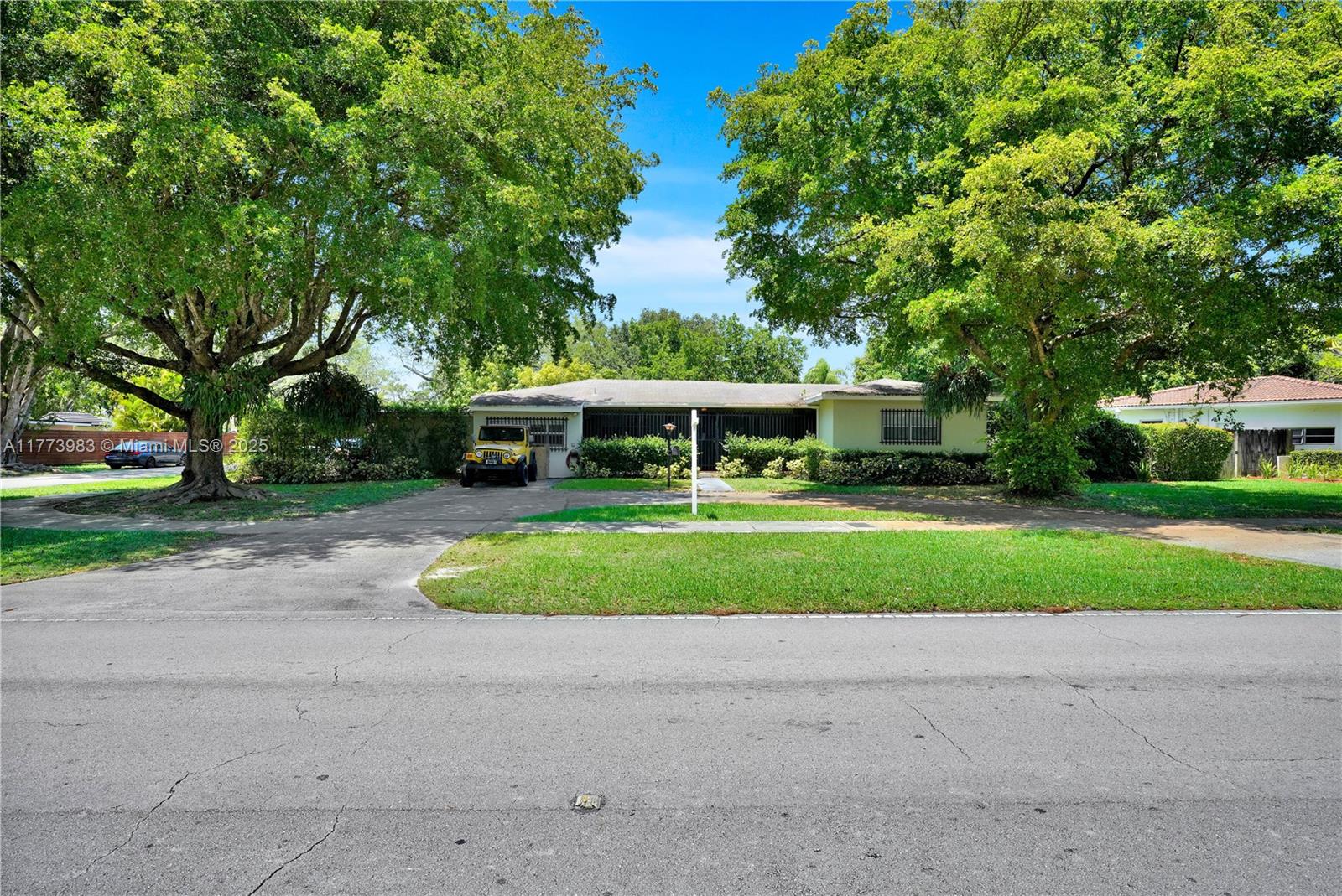 6415 Sw 48th St, Miami, Broward County, Florida - 4 Bedrooms  
2 Bathrooms - 