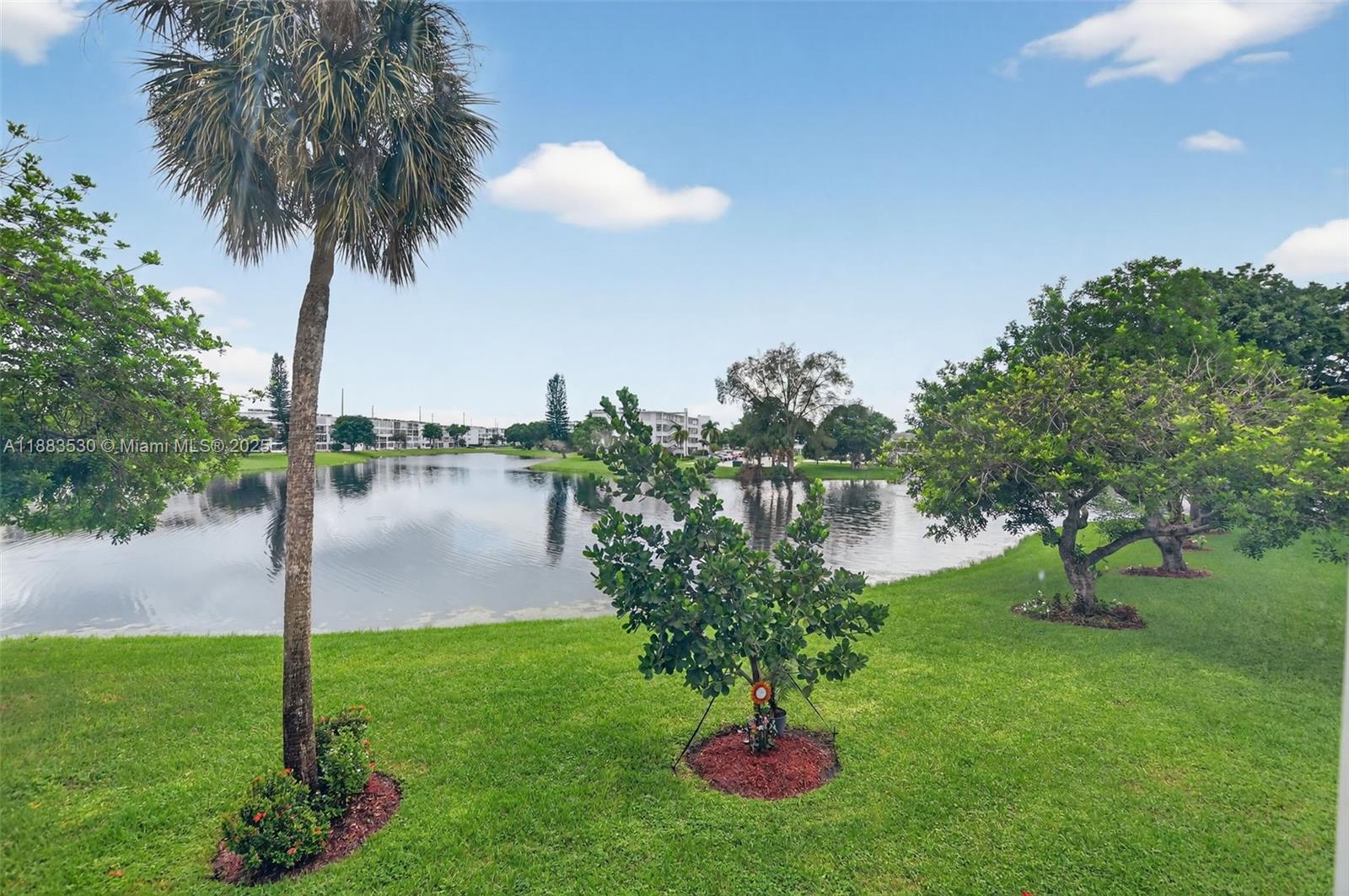 View photos, virtual tours, details... 2009 N Farnham N 2009