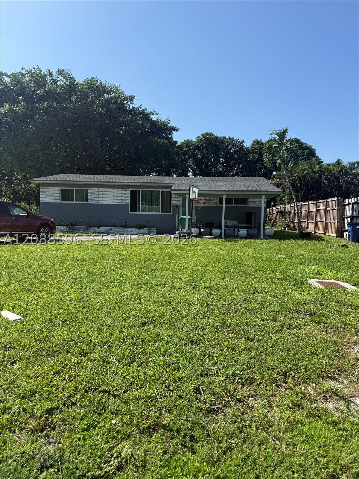 2540 NW 111th St, Miami FL 33167