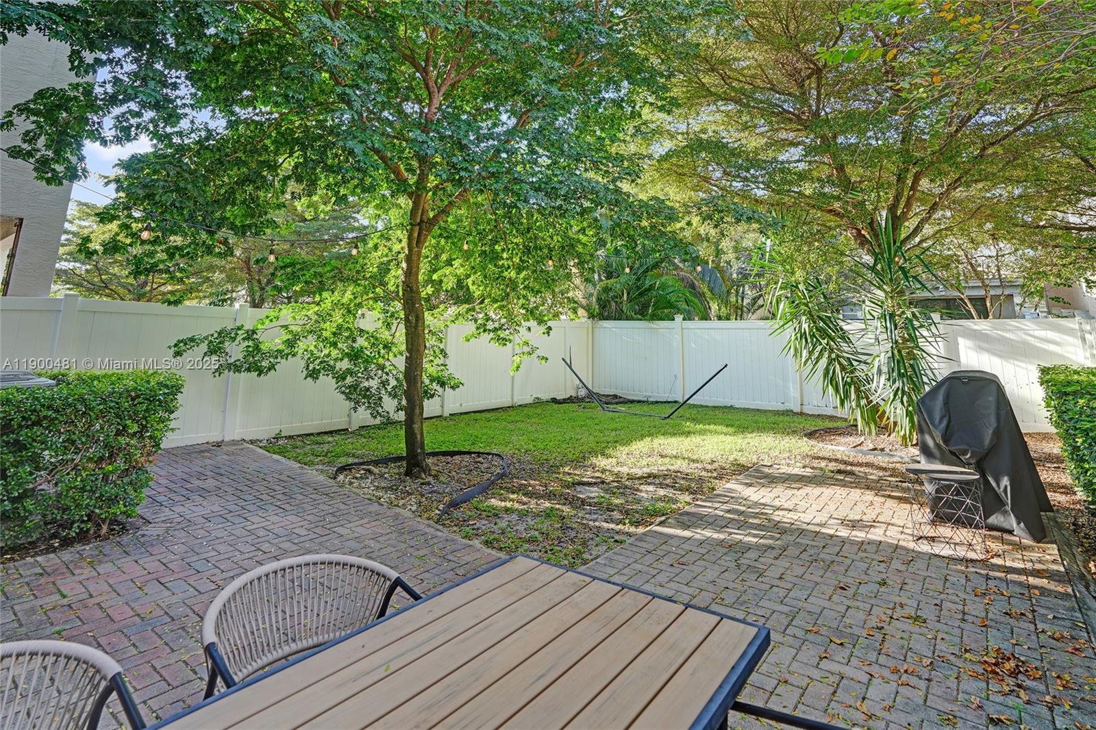 CHAMPION LAKES - Residential