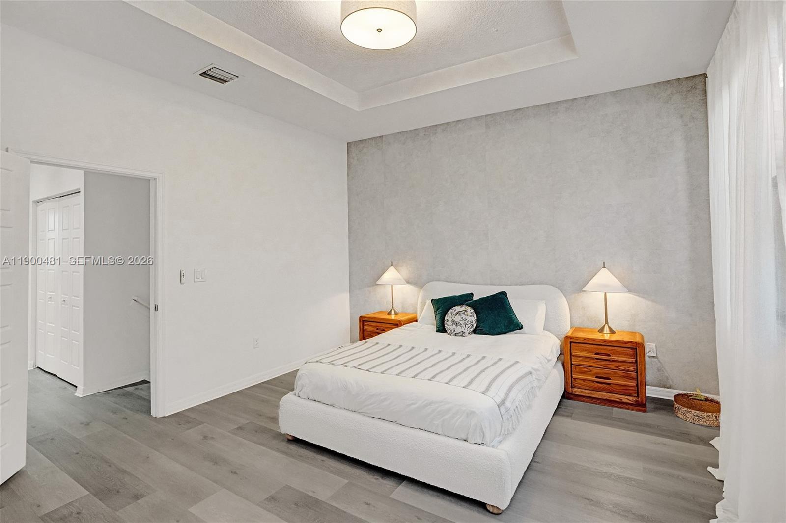 CHAMPION LAKES - Residential