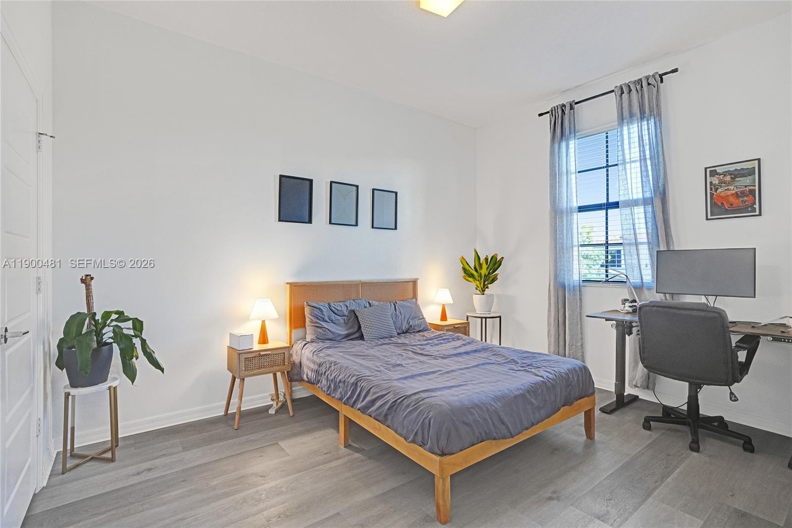 CHAMPION LAKES - Residential