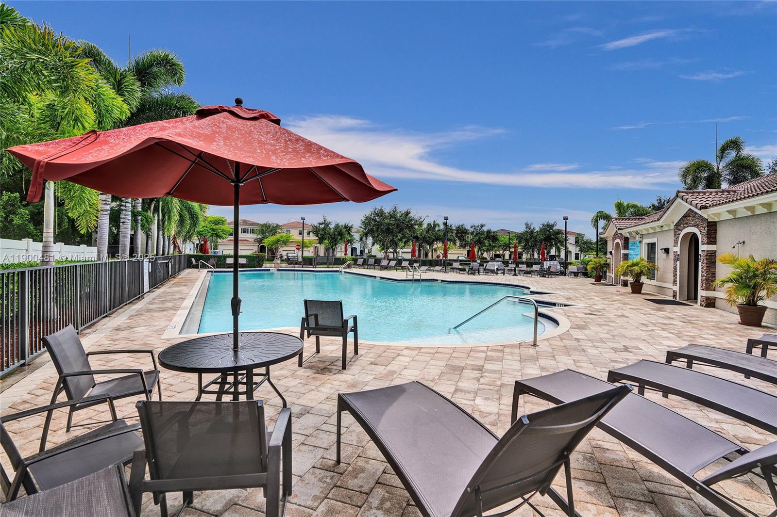 CHAMPION LAKES - Residential