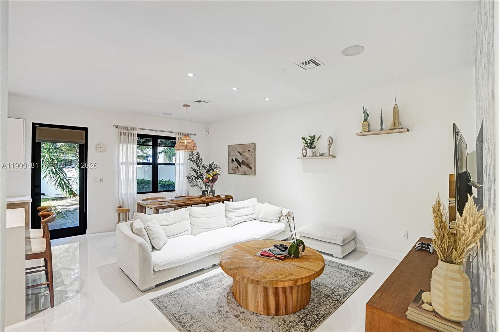 CHAMPION LAKES - Residential