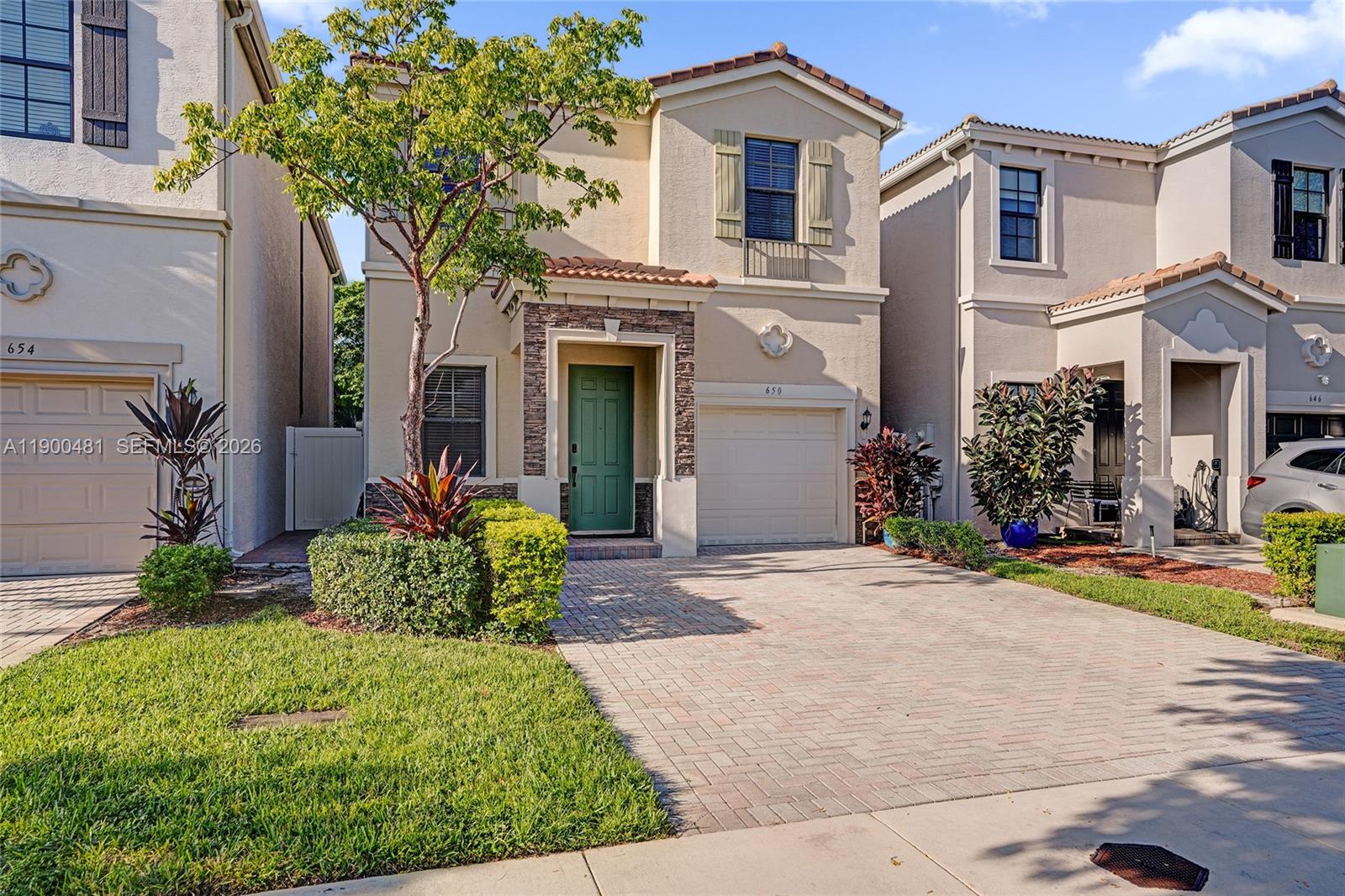 CHAMPION LAKES - Residential