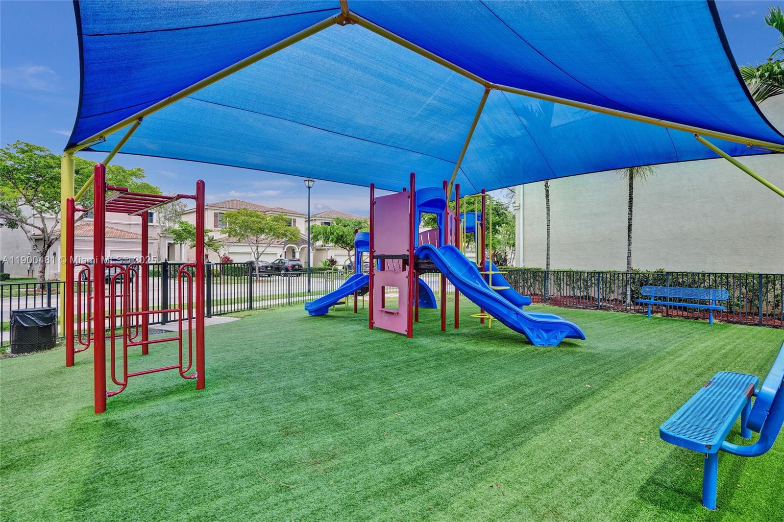 CHAMPION LAKES - Residential
