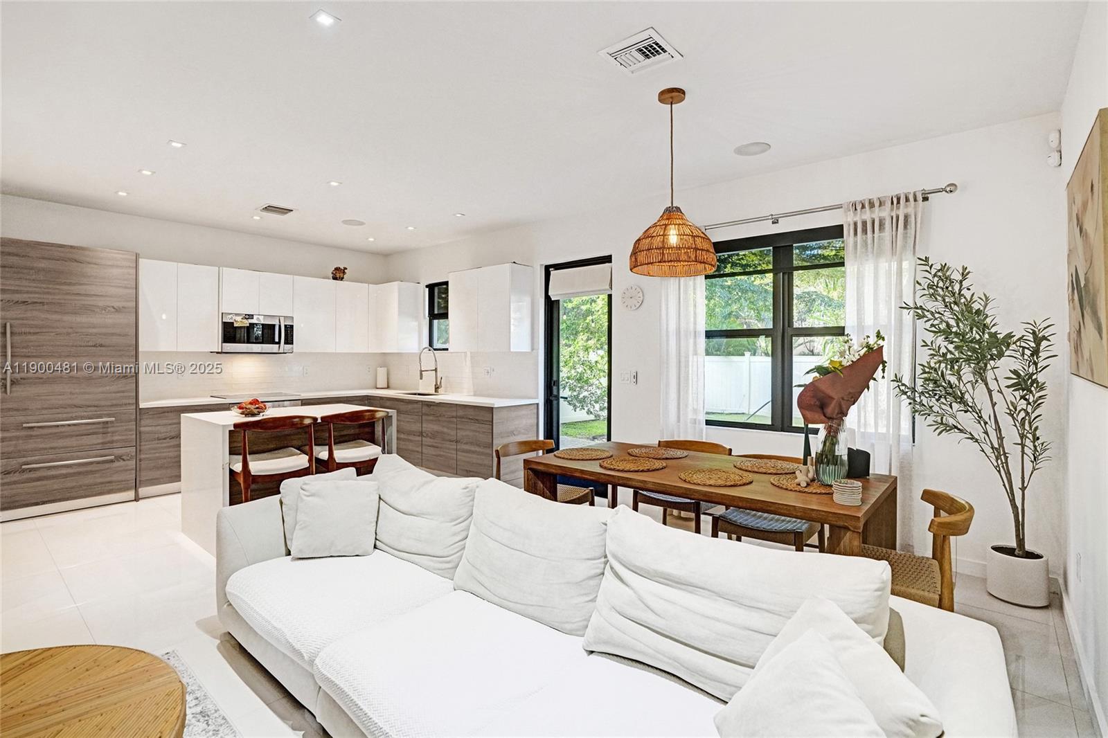 CHAMPION LAKES - Residential