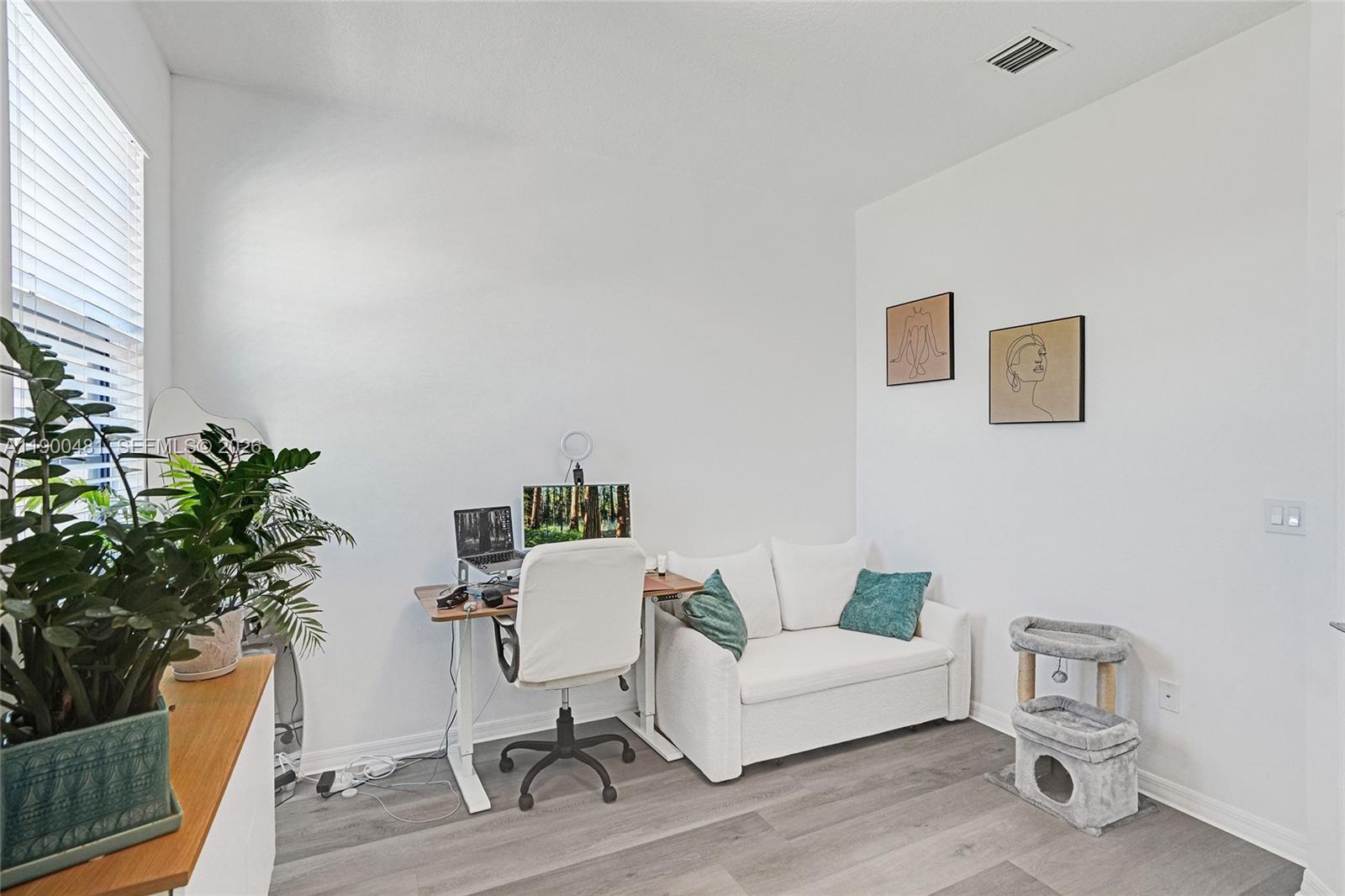 CHAMPION LAKES - Residential