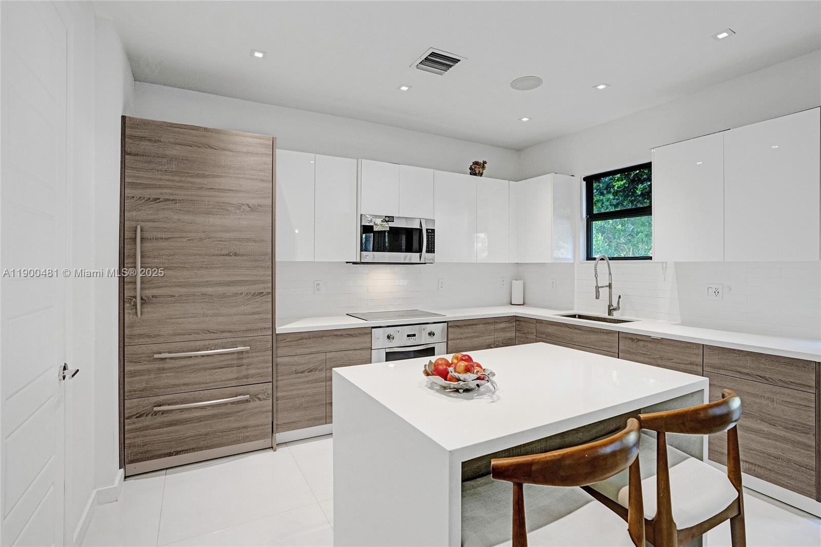CHAMPION LAKES - Residential