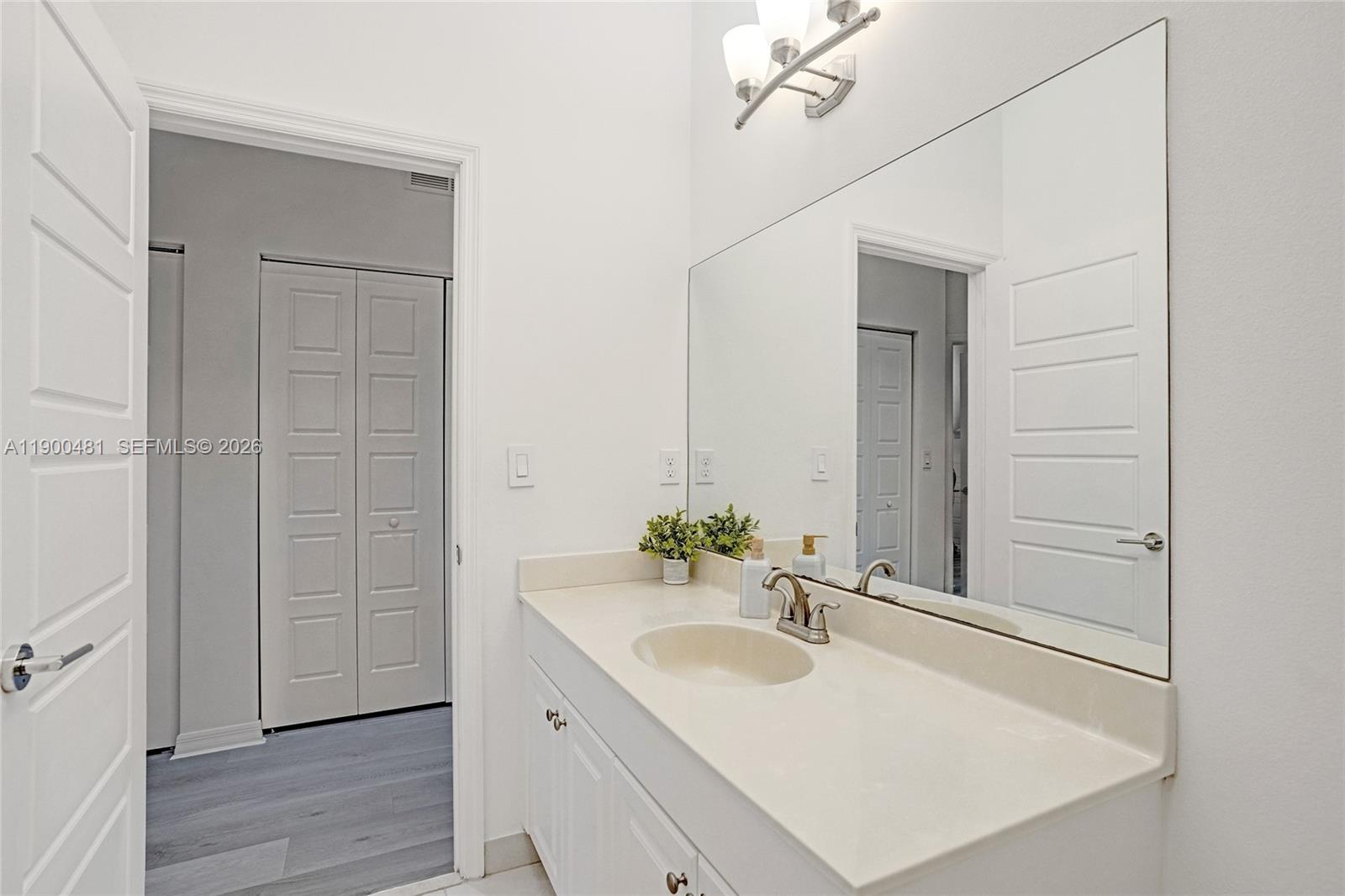 CHAMPION LAKES - Residential