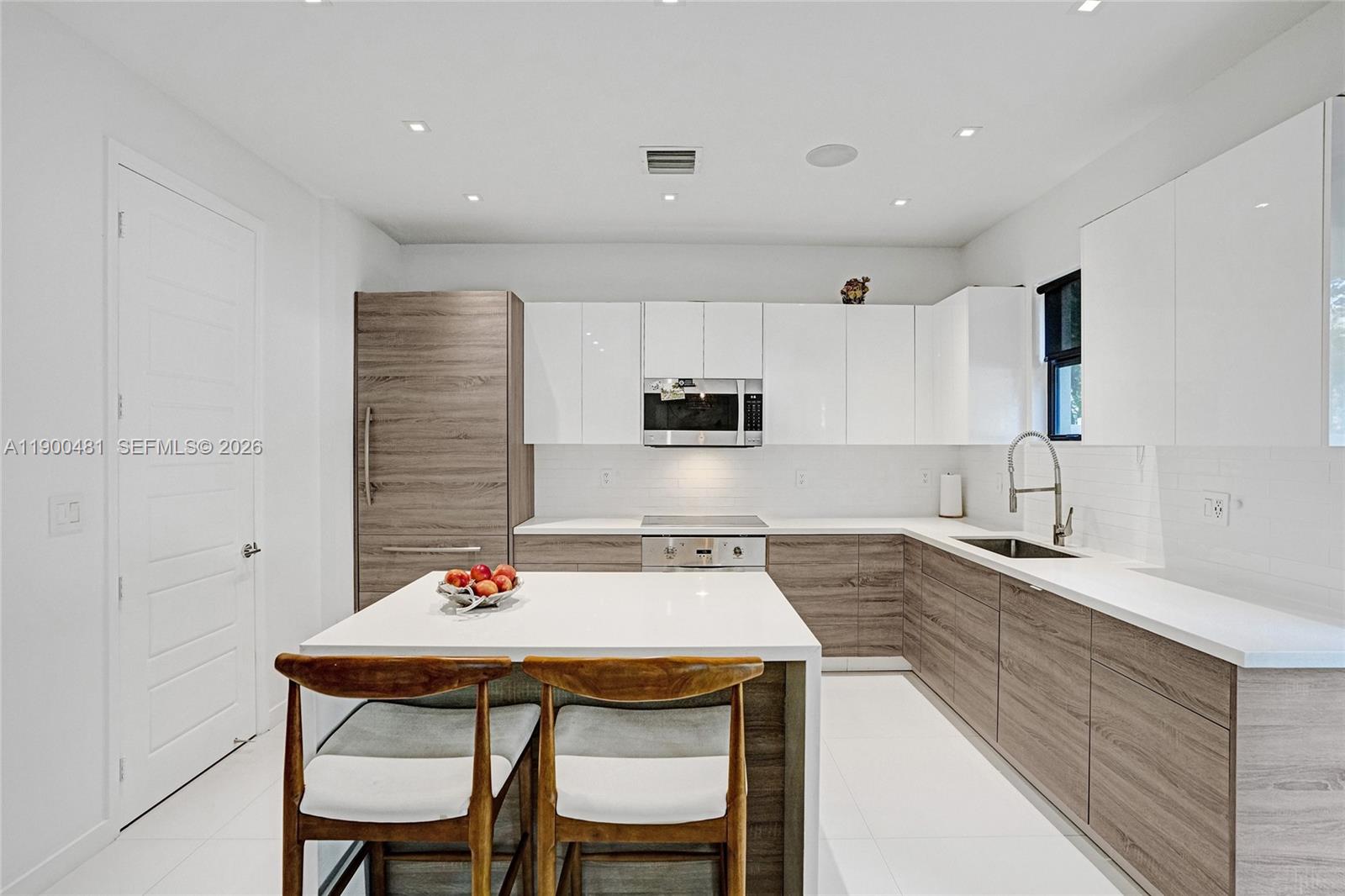 CHAMPION LAKES - Residential