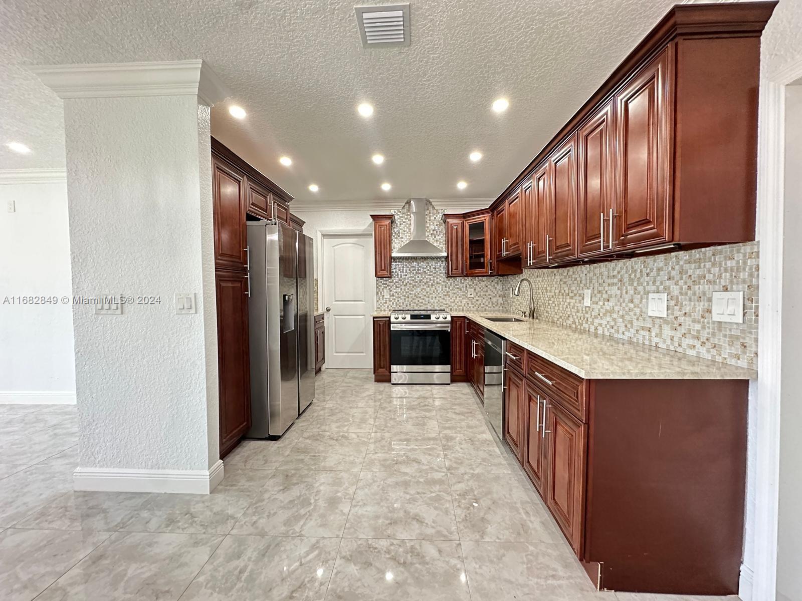 NORTH BROWARD HIGHLANDS S - Residential