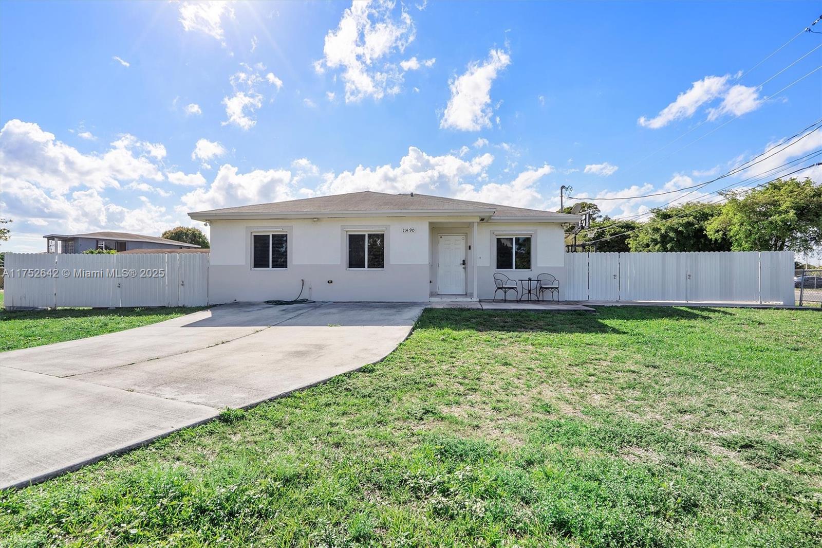Property for Sale at 11490 W Golf Dr, Miami, Broward County, Florida - Bedrooms: 4 
Bathrooms: 2  - $599,500