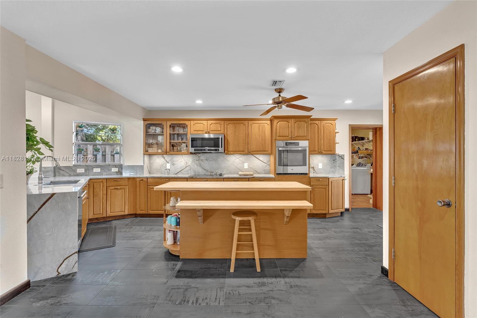 CORAL POINT - Residential