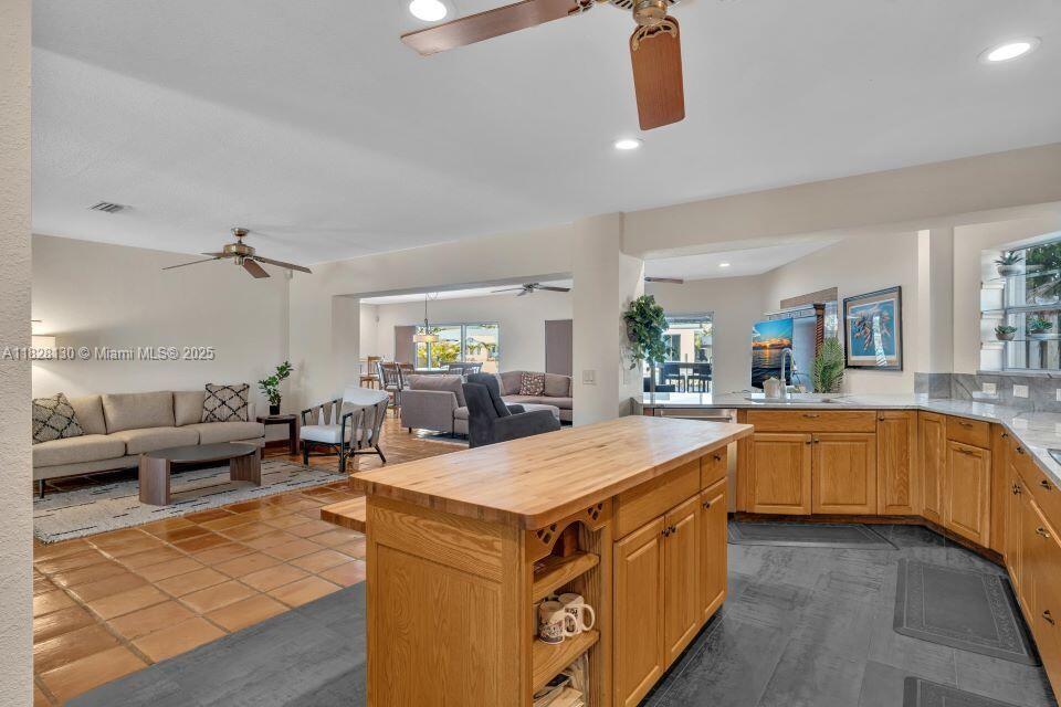 CORAL POINT - Residential