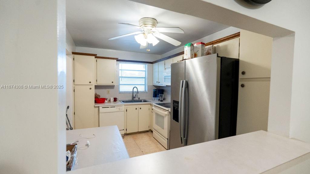 APPLEGREEN CONDO APTS 1 - Residential