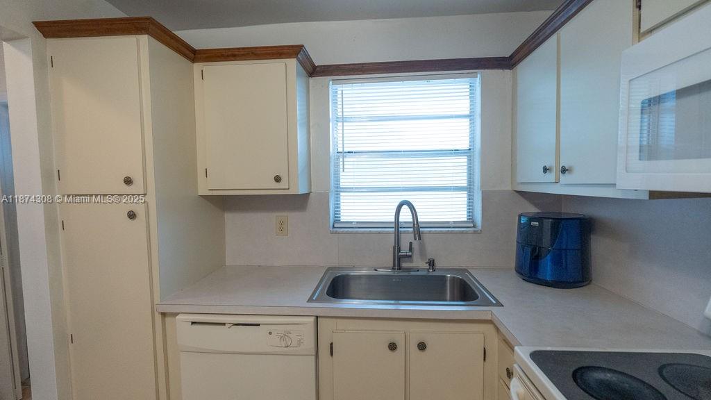 APPLEGREEN CONDO APTS 1 - Residential