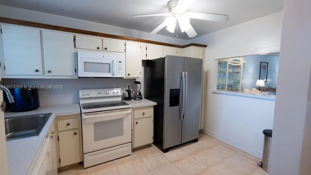 APPLEGREEN CONDO APTS 1 - Residential