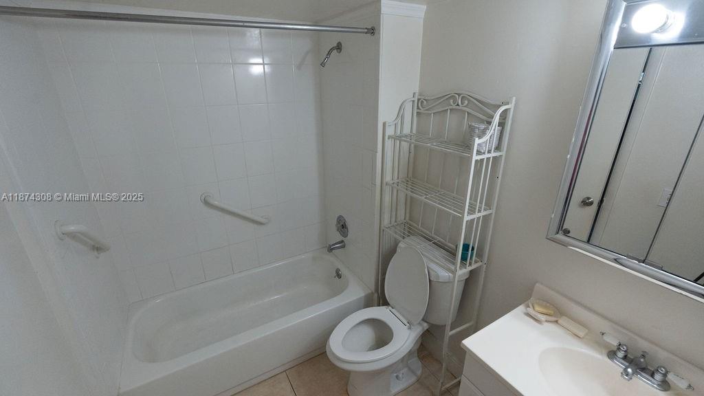 APPLEGREEN CONDO APTS 1 - Residential