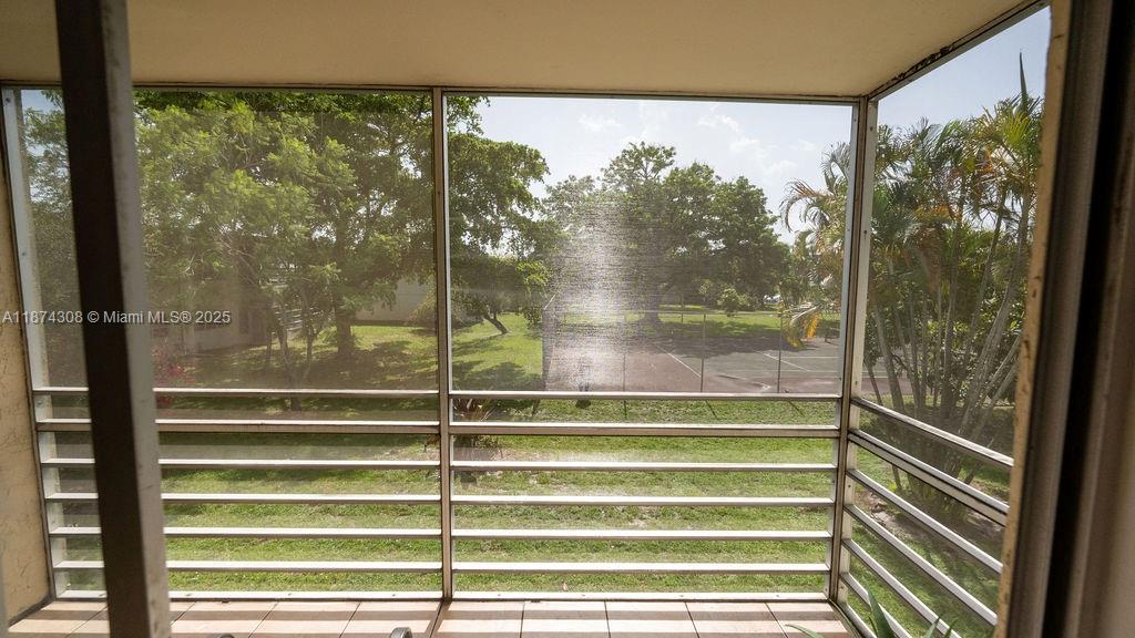 View photos, virtual tours, details... 601 S State Road 7 2H